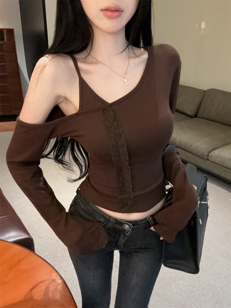 Sleeveless Undershirt - قميص داخلي نسائي من الدانتيل بدون